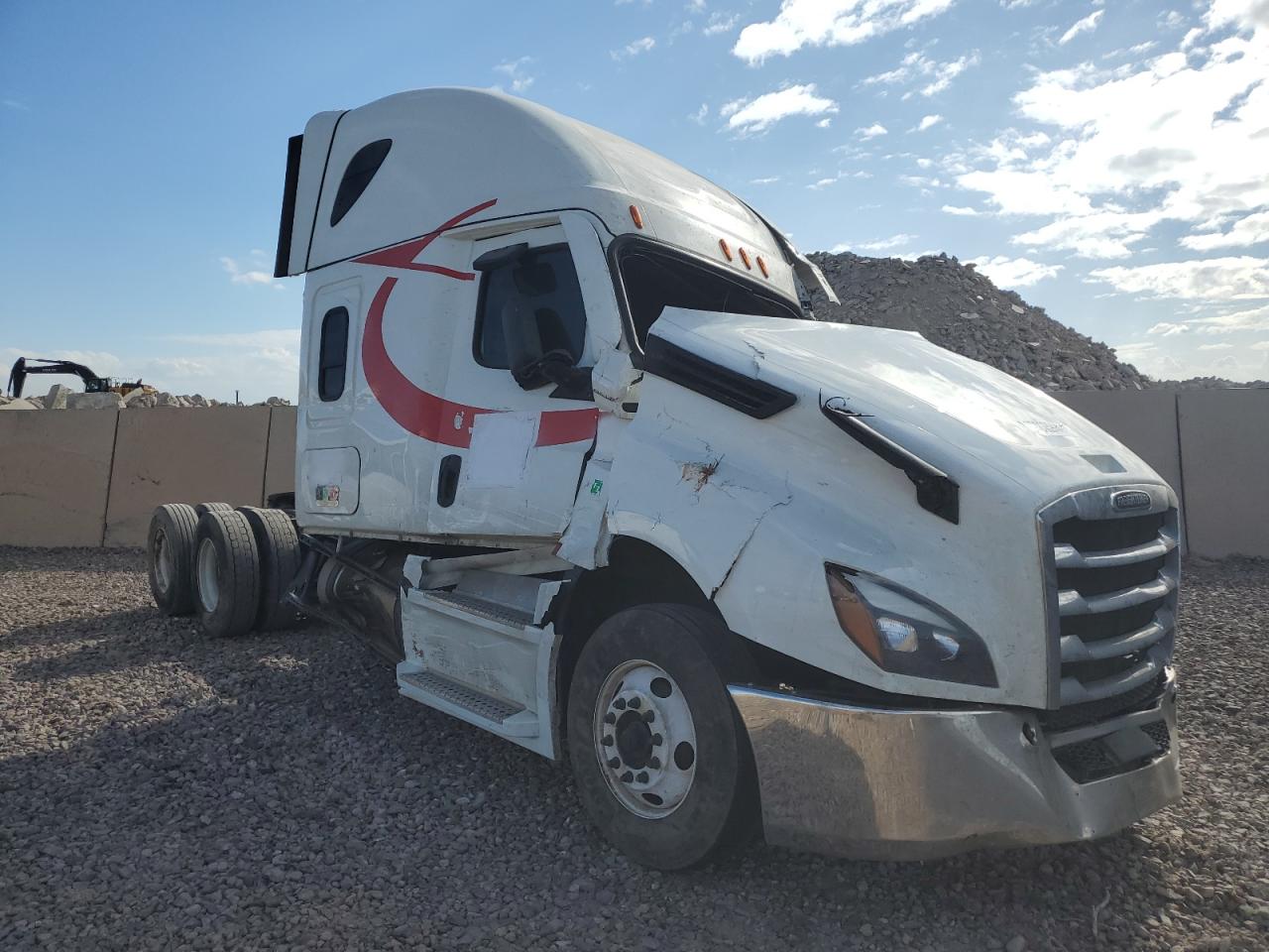  Salvage Freightliner Cascadia 1