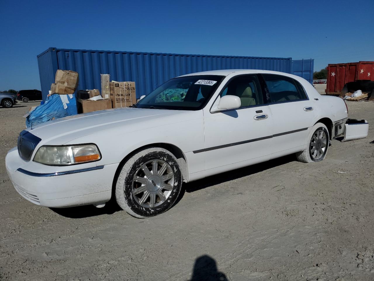  Salvage Lincoln Towncar