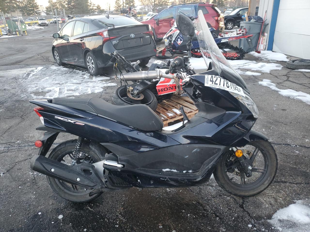 RLHKF1808HY200557 HONDA PCX 150 2017