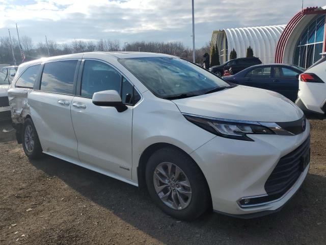 2021 TOYOTA SIENNA XLE 5TDYRKEC5MS008038