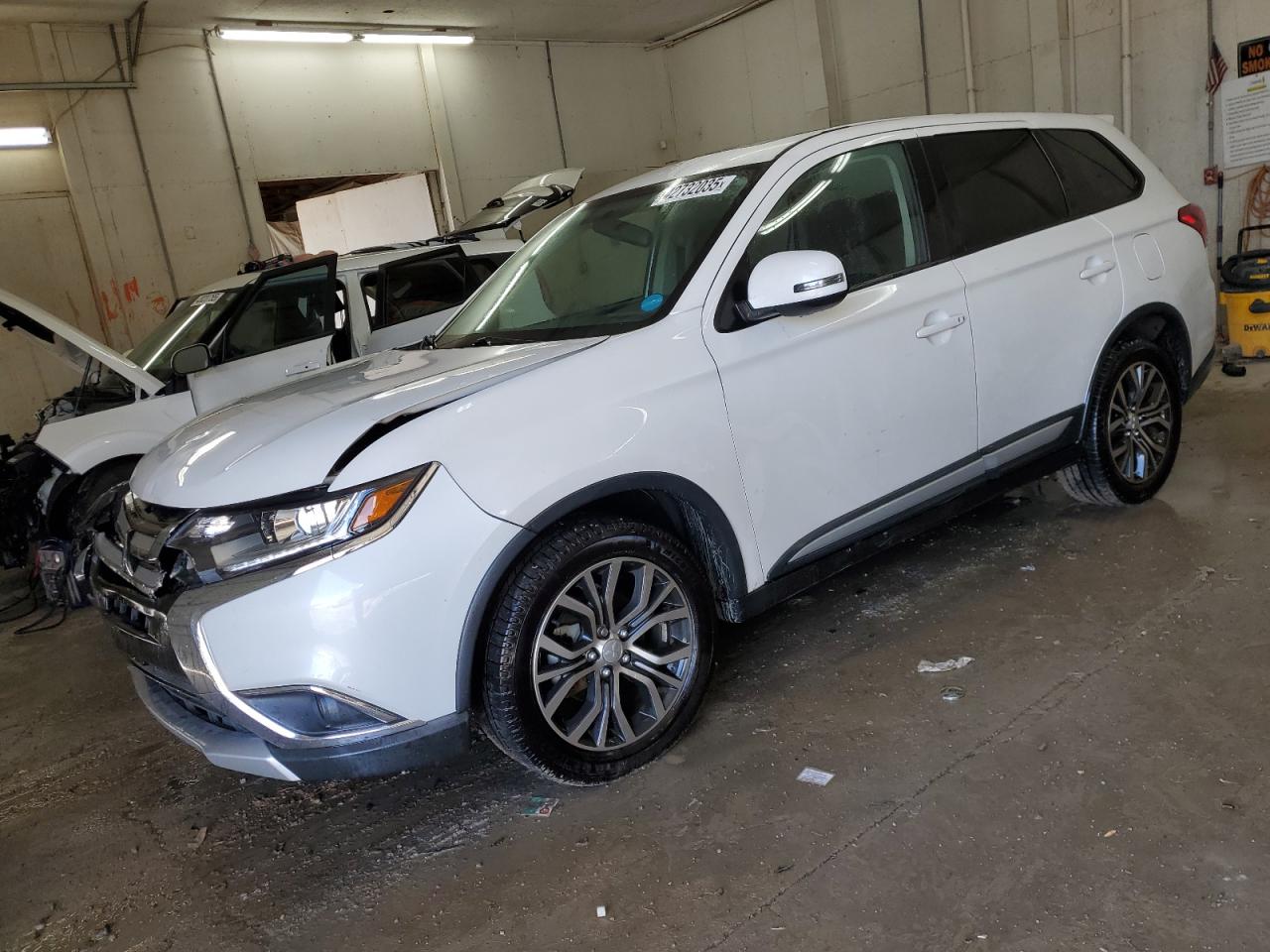  Salvage Mitsubishi Outlander