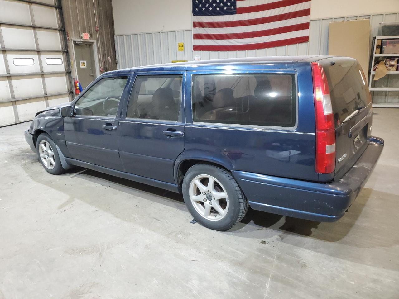 Lot #3052398589 1998 VOLVO V70