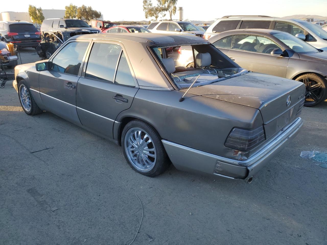 Lot #3056331432 1991 MERCEDES-BENZ 300 E