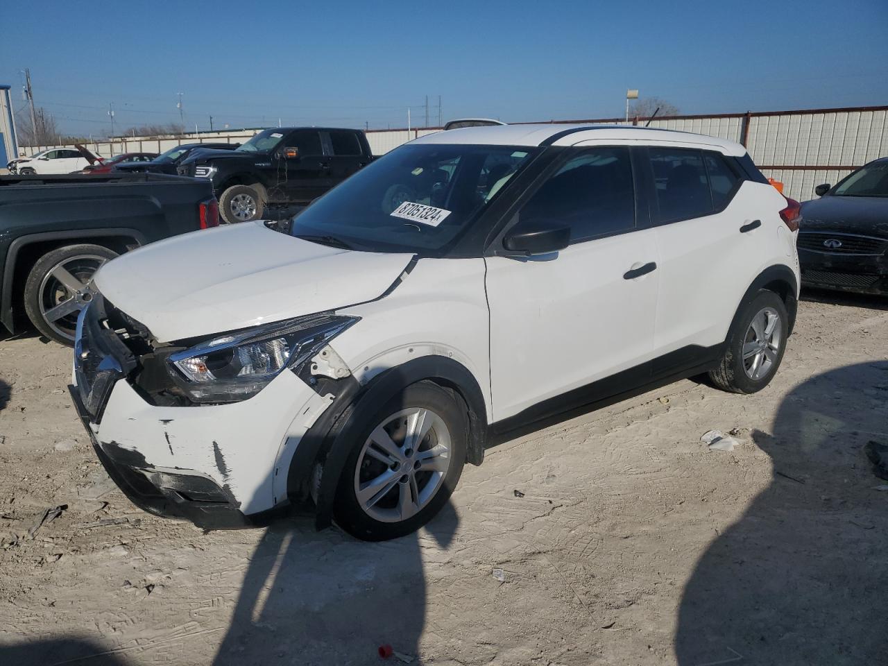  Salvage Nissan Kicks