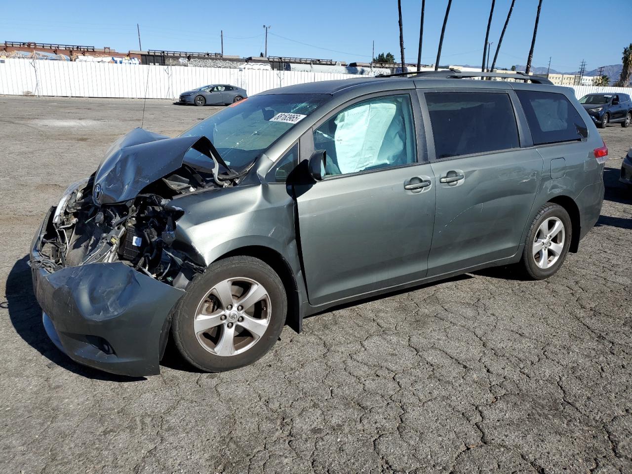  Salvage Toyota Sienna