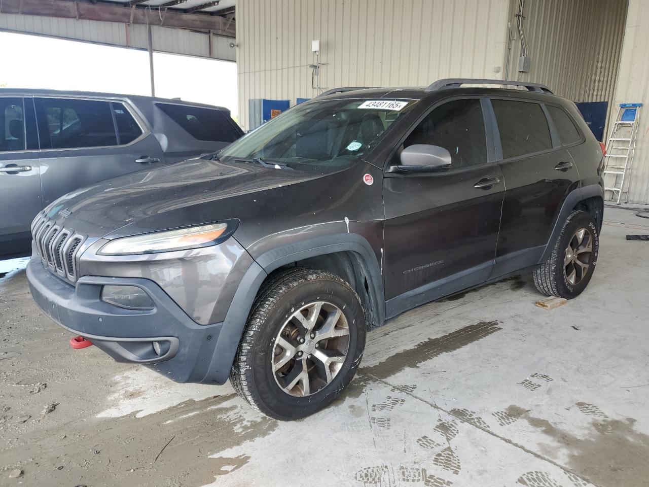  Salvage Jeep Cherokee