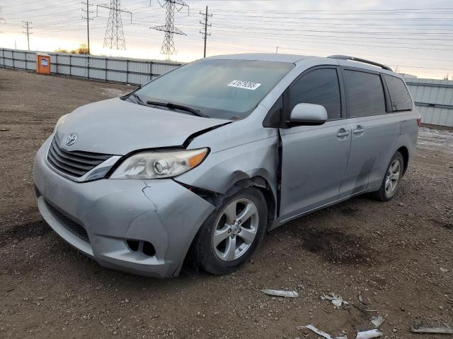 TOYOTA SIENNA LE