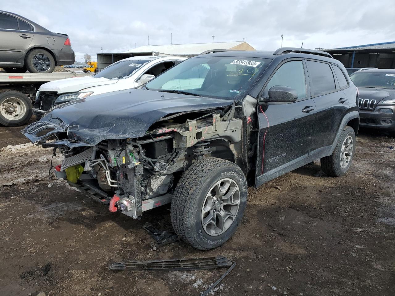  Salvage Jeep Cherokee