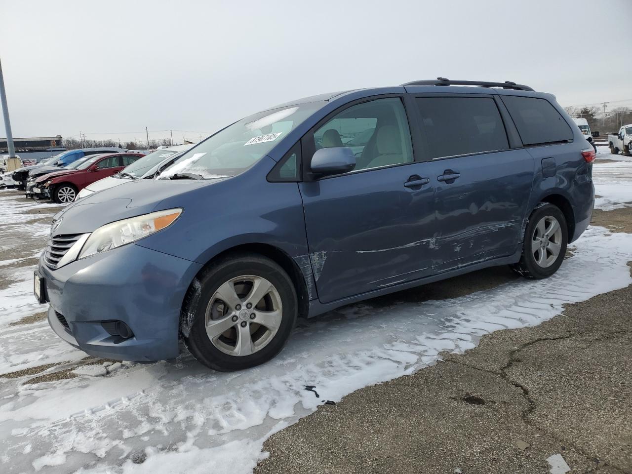  Salvage Toyota Sienna