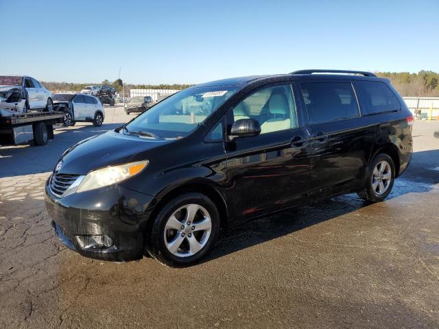 TOYOTA SIENNA LE