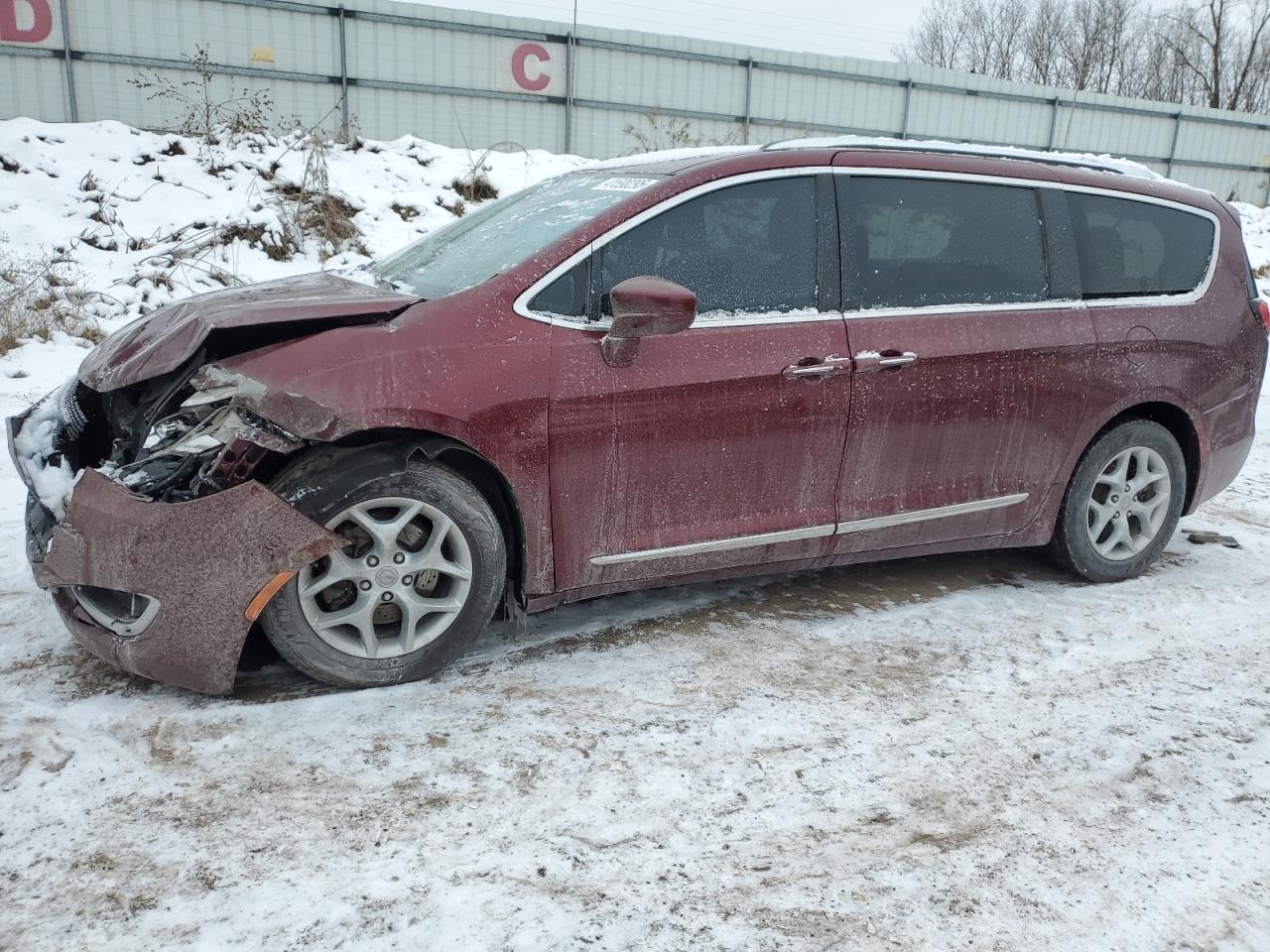  Salvage Chrysler Pacifica