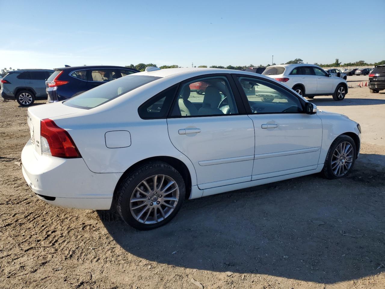 Lot #3050614122 2009 VOLVO S40 2.4I