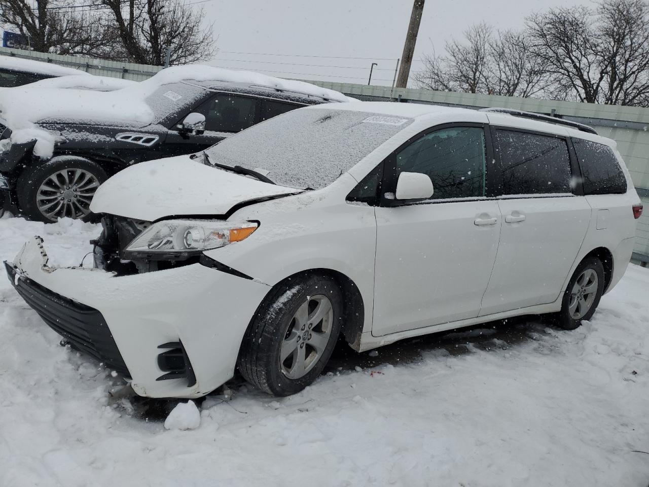  Salvage Toyota Sienna