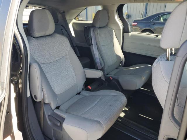2021 TOYOTA SIENNA LE 5TDKRKEC3MS047555