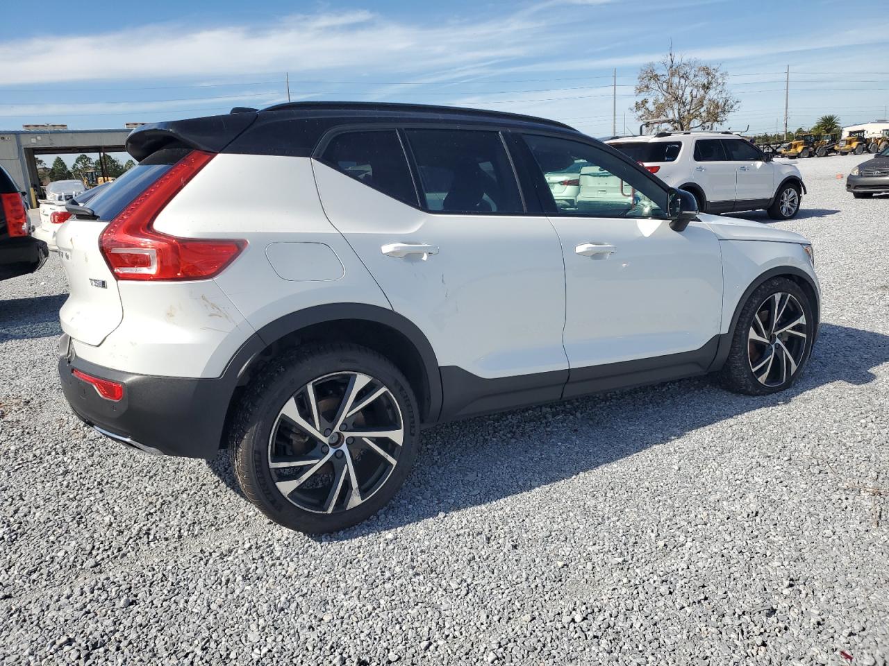 Lot #3045796666 2020 VOLVO XC40 T5 R-