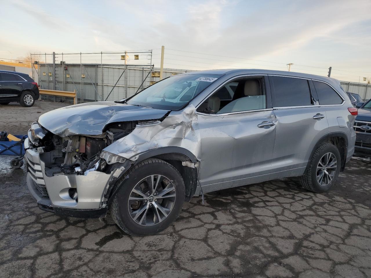 TOYOTA HIGHLANDER LE