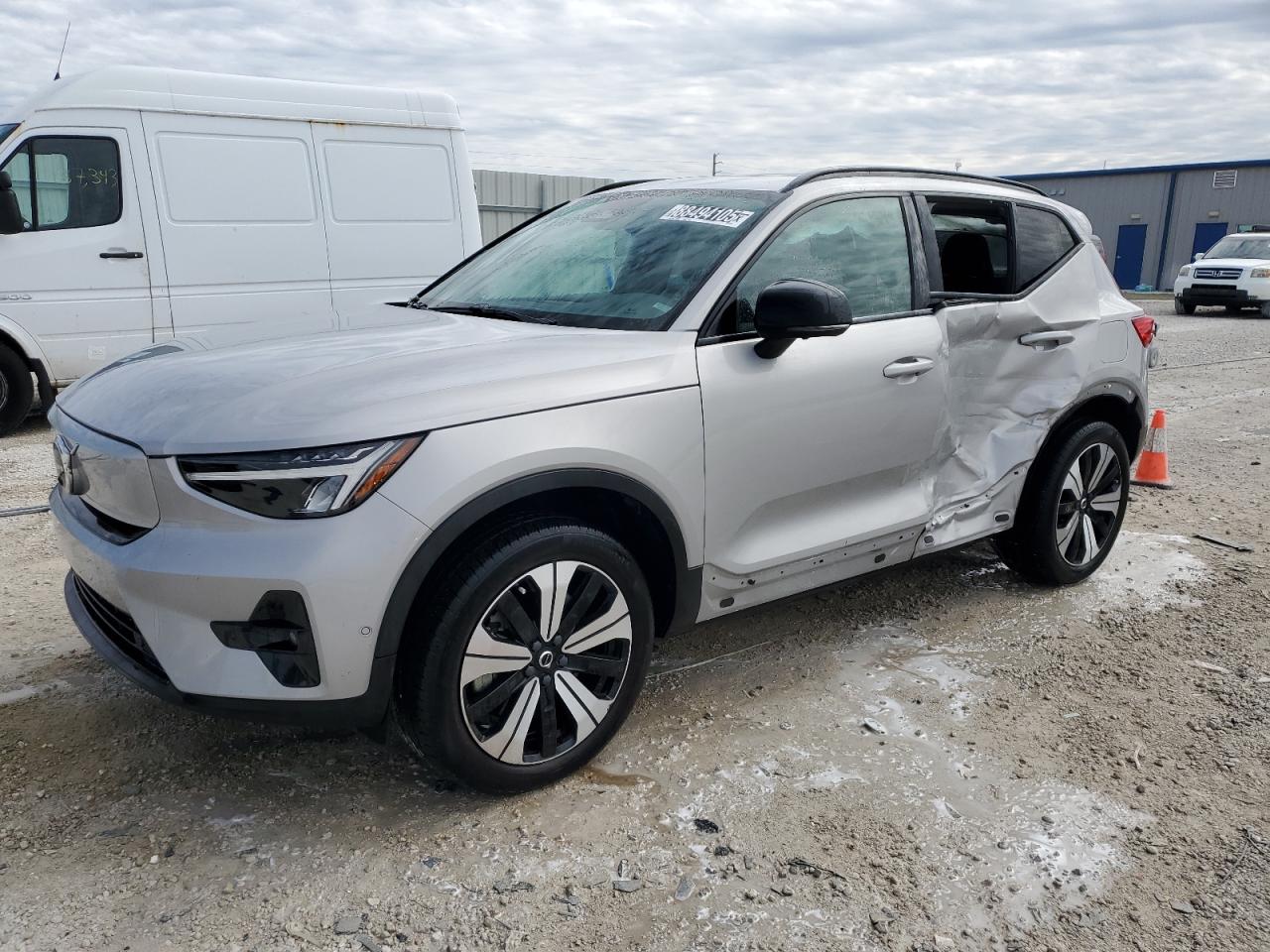  Salvage Volvo XC40