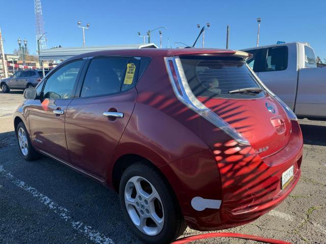 NISSAN LEAF SV 2011 red hatchbac electric JN1AZ0CP4BT000865 photo #4