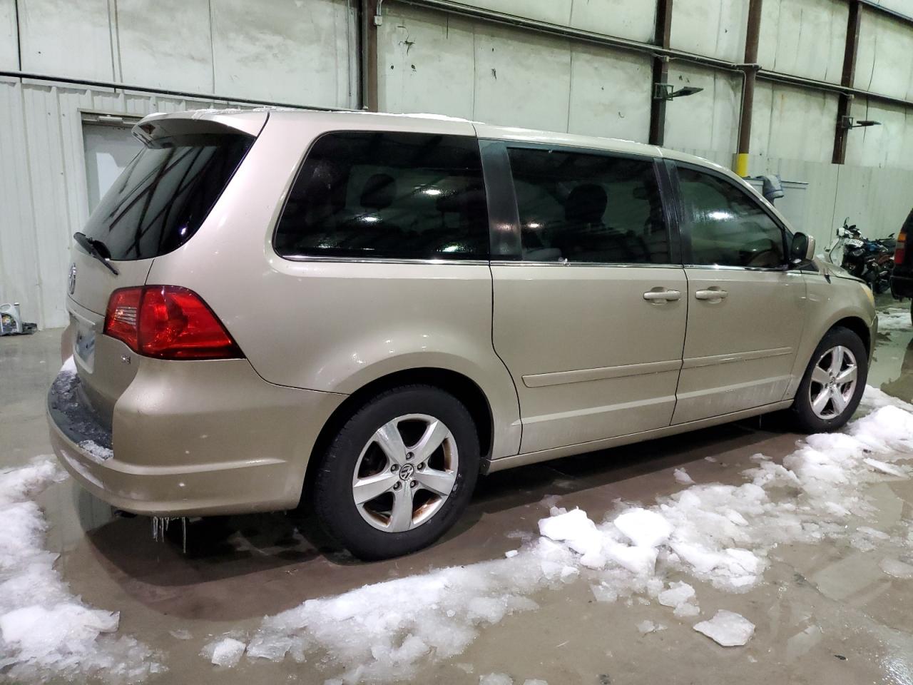 Lot #3051367664 2009 VOLKSWAGEN ROUTAN SE