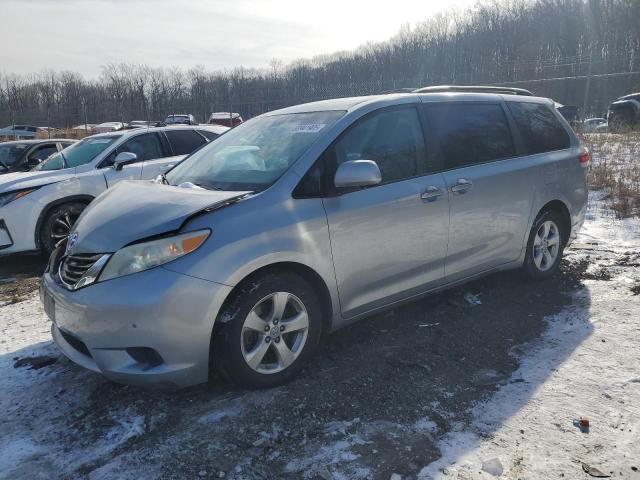 TOYOTA SIENNA LE