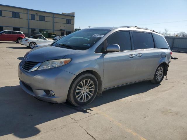 TOYOTA SIENNA XLE