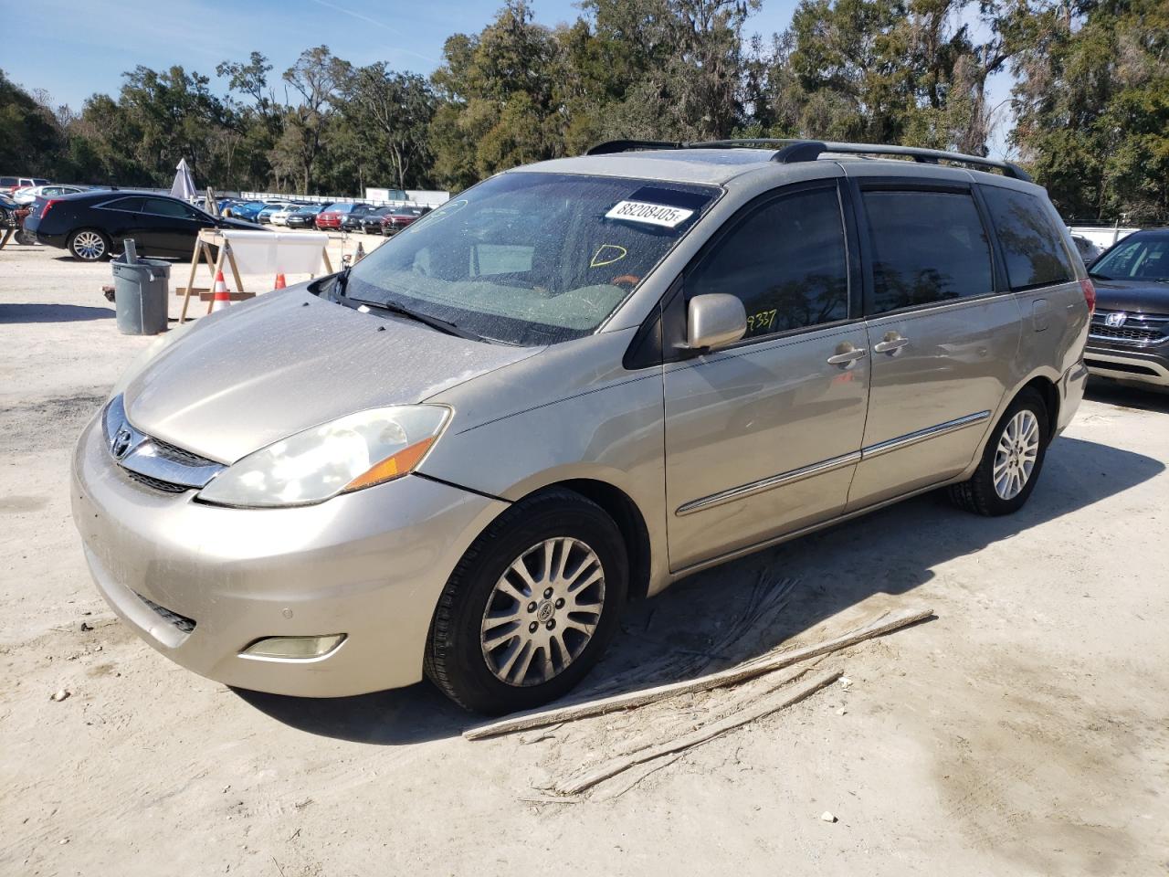  Salvage Toyota Sienna