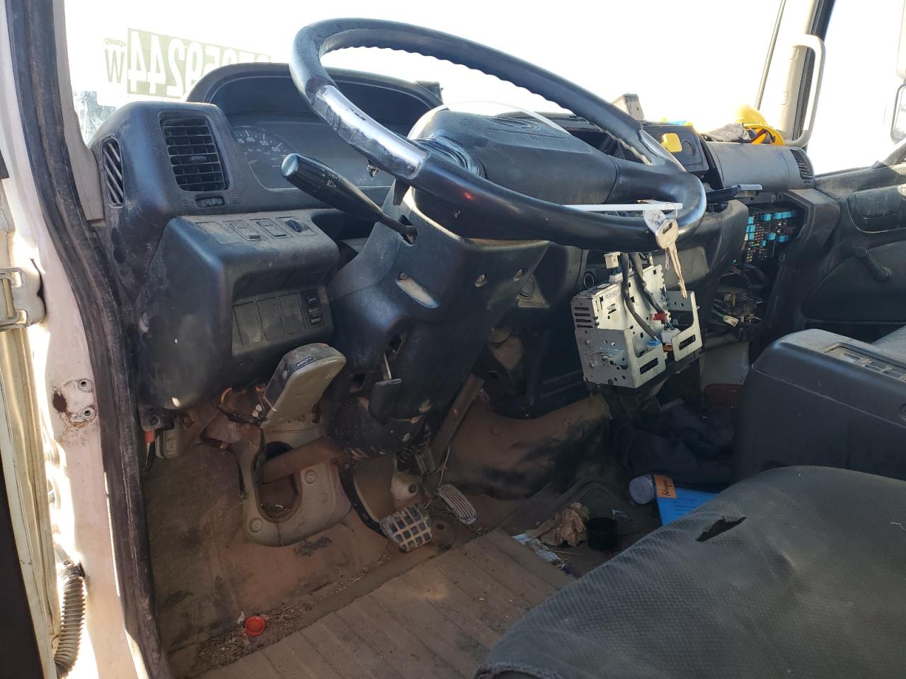 Lot #3304630954 2016 HINO HINO 338