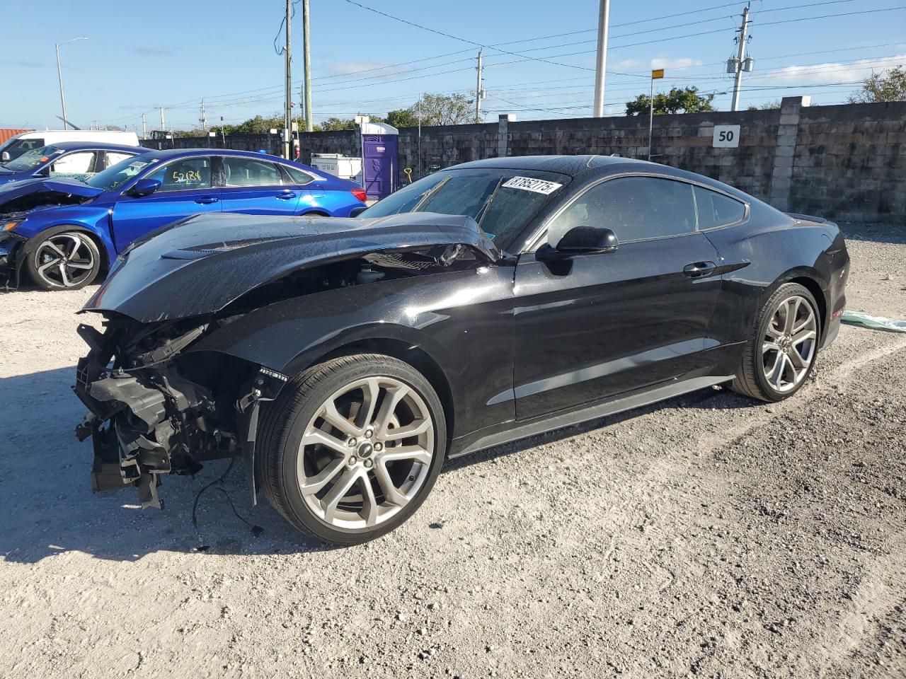  Salvage Ford Mustang