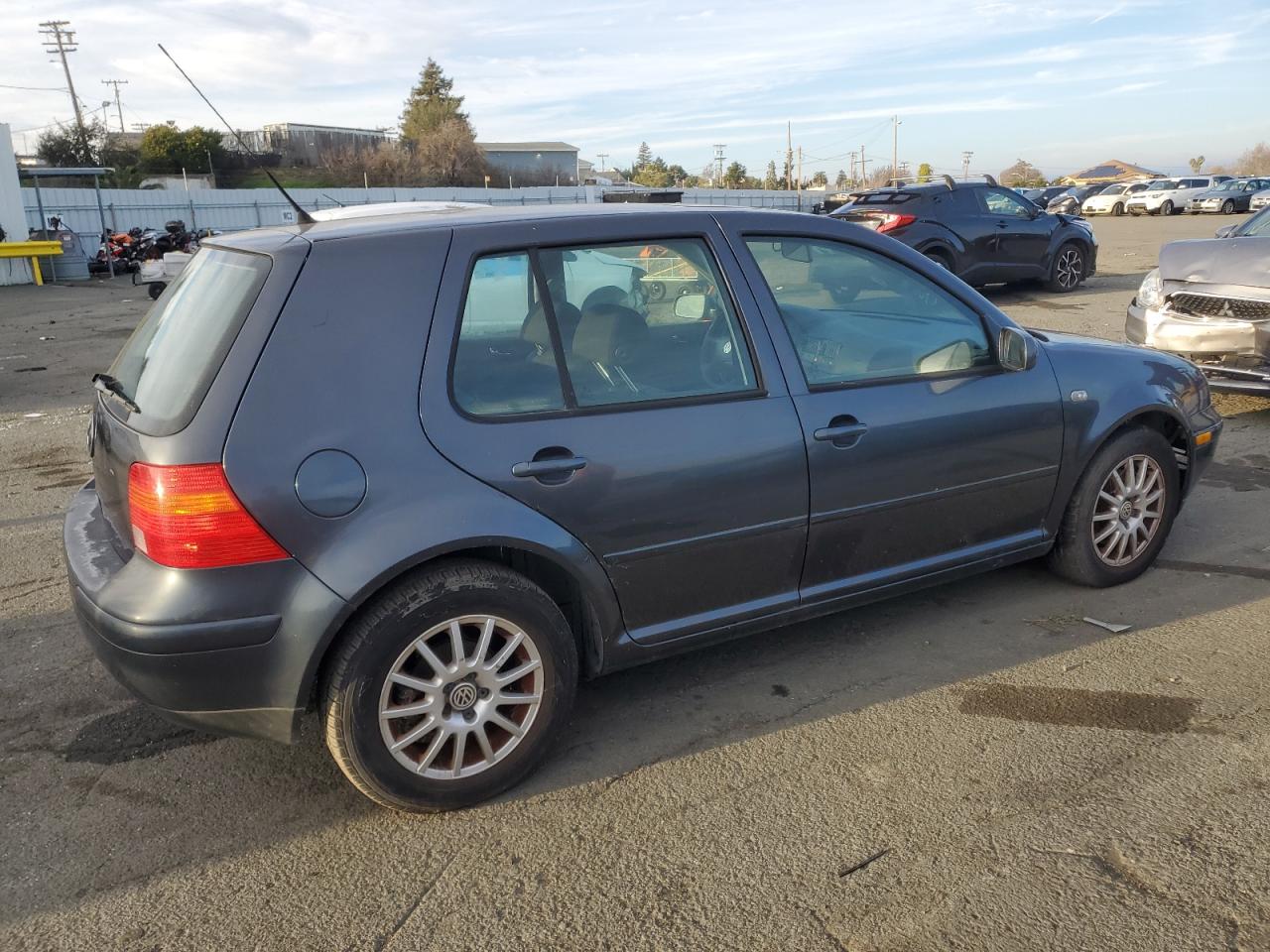 Lot #3048654771 2004 VOLKSWAGEN GOLF GLS