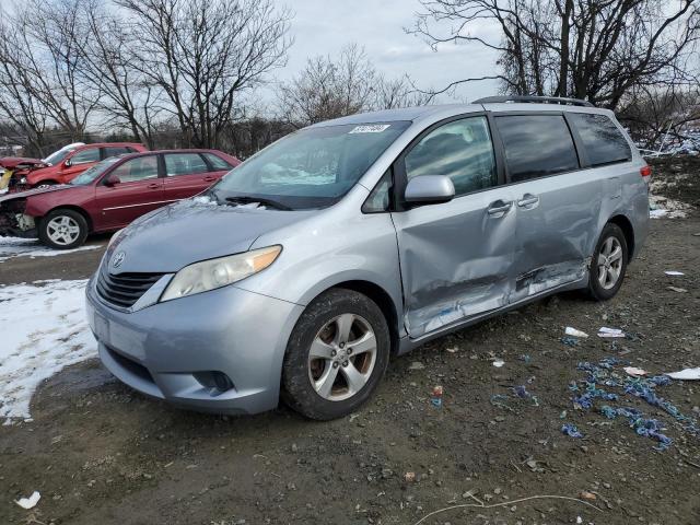 TOYOTA SIENNA LE