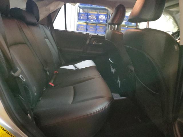 2019 TOYOTA 4RUNNER SR - JTEBU5JR2K5692044