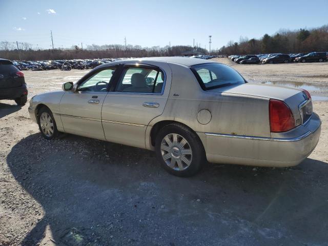 LINCOLN TOWN CAR C 2003 cream  gas 1LNHM83W03Y622816 photo #3