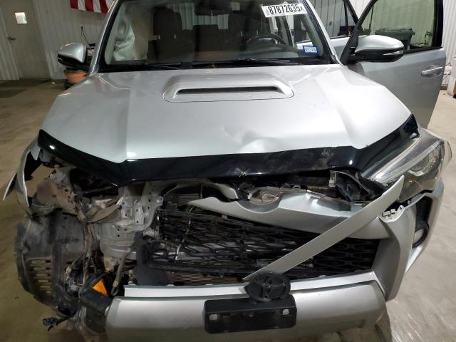 2019 TOYOTA 4RUNNER SR - JTEBU5JR2K5692044