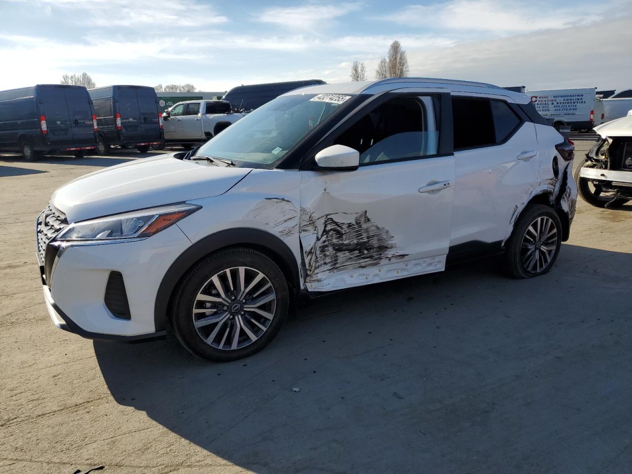  Salvage Nissan Kicks