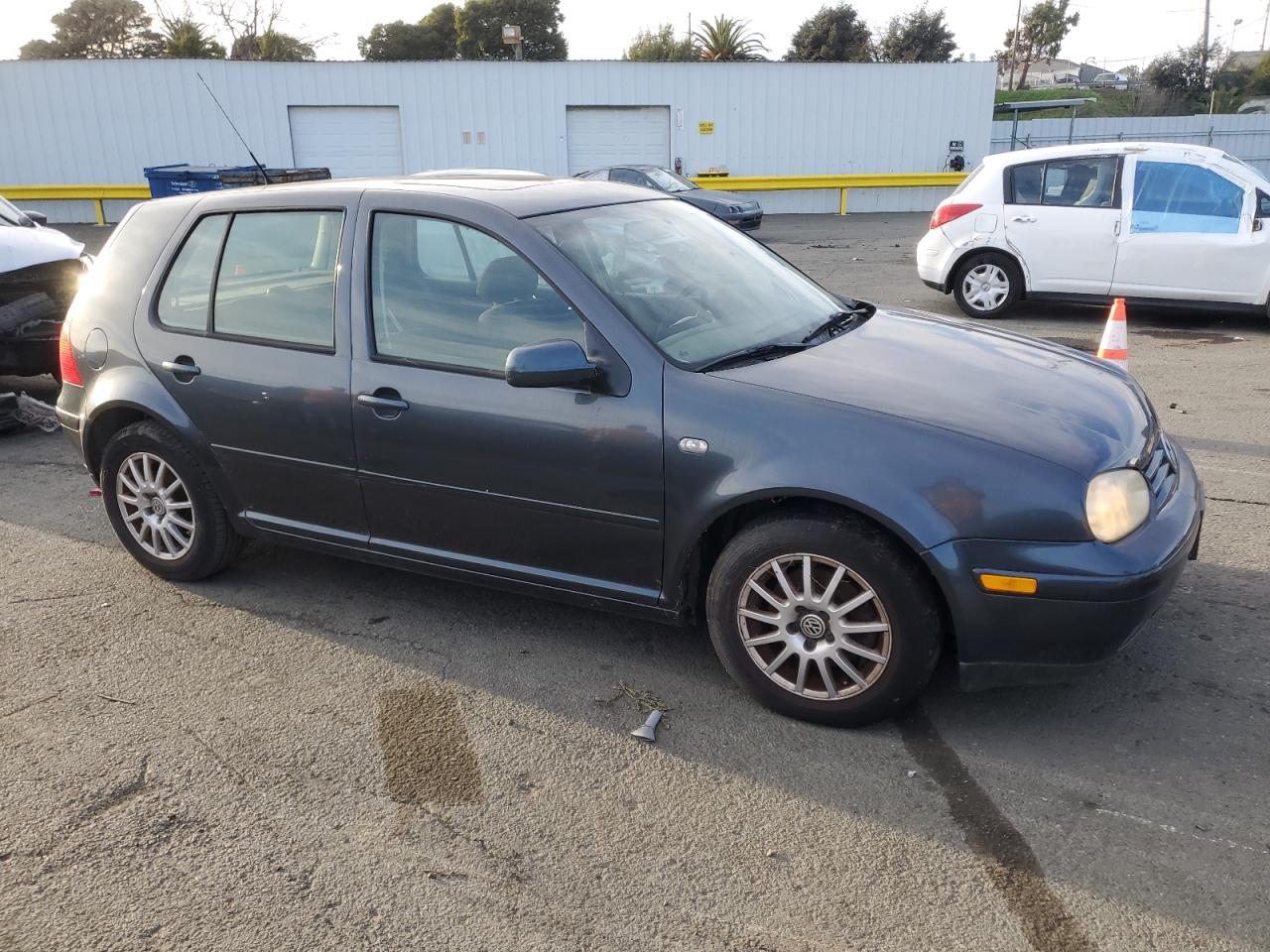 Lot #3048654771 2004 VOLKSWAGEN GOLF GLS