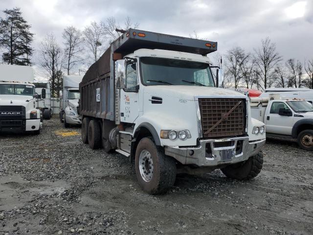 2019 VOLVO VHD #3048583867