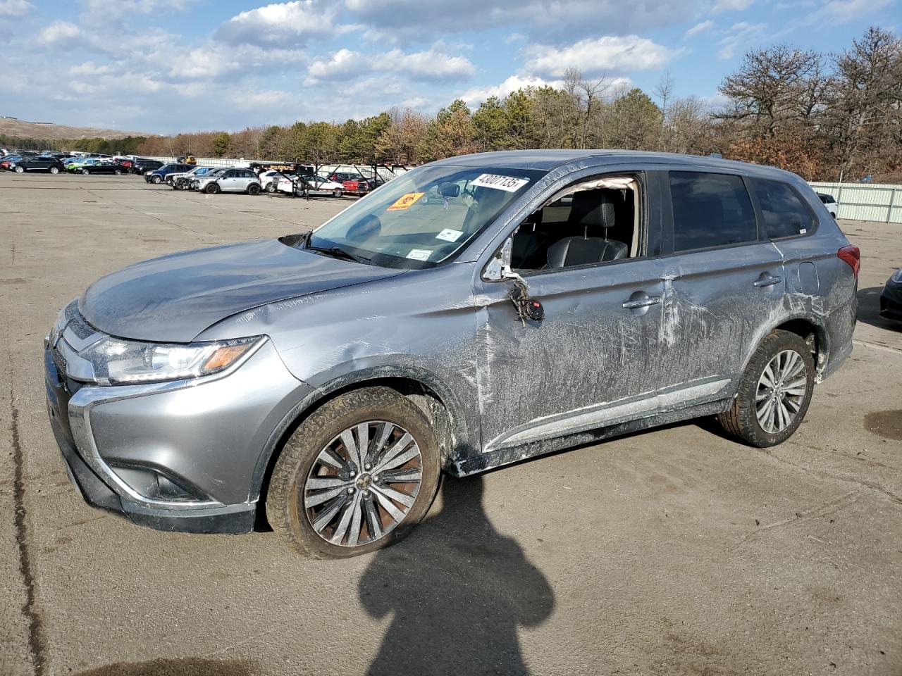 MITSUBISHI OUTLANDER SE