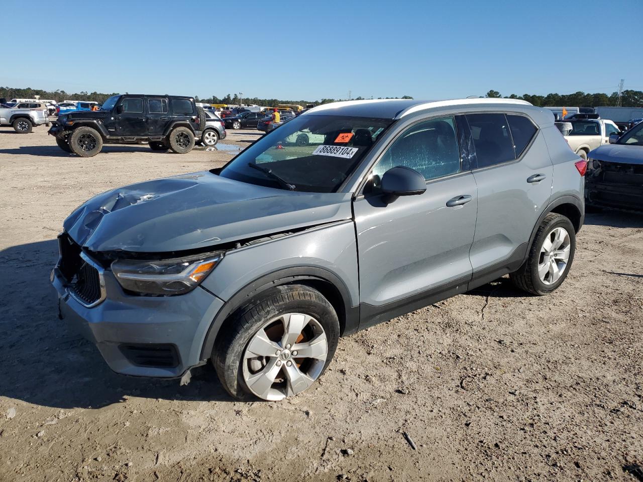 Lot #3049479649 2022 VOLVO XC40 T4 MO