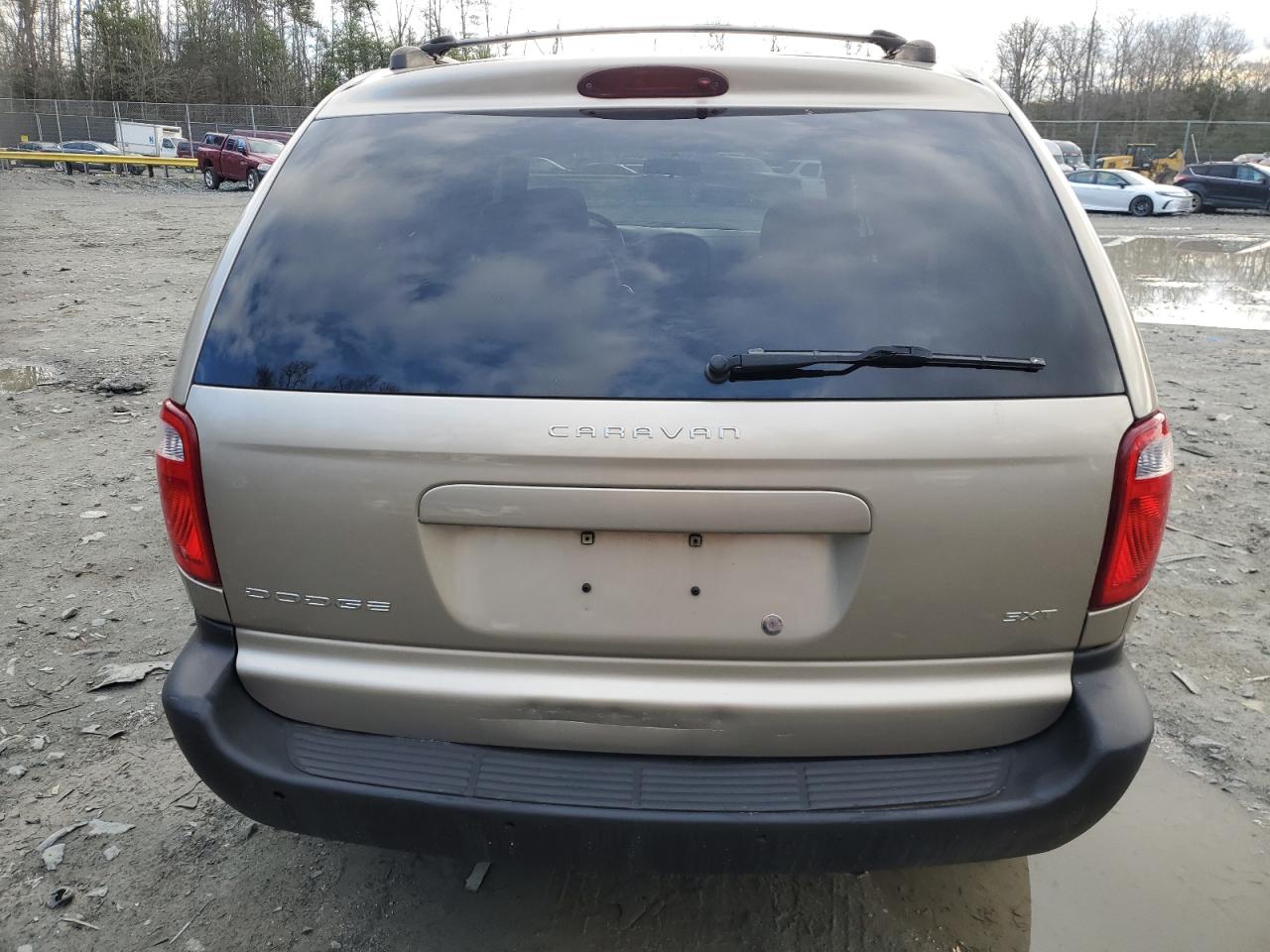 Lot #3052501114 2004 DODGE CARAVAN SX