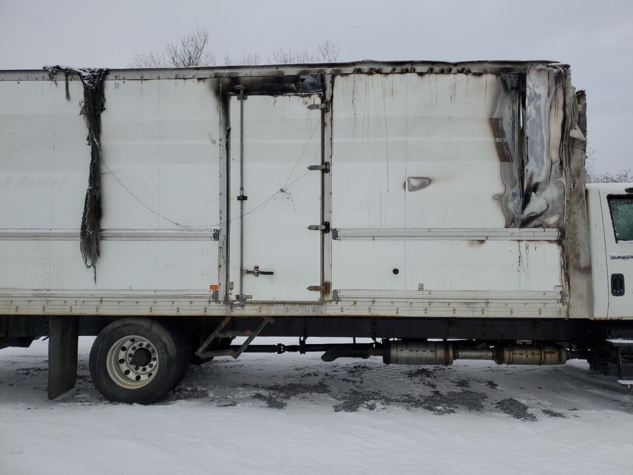 Lot #3298083188 2015 INTERNATIONAL 4000 4300