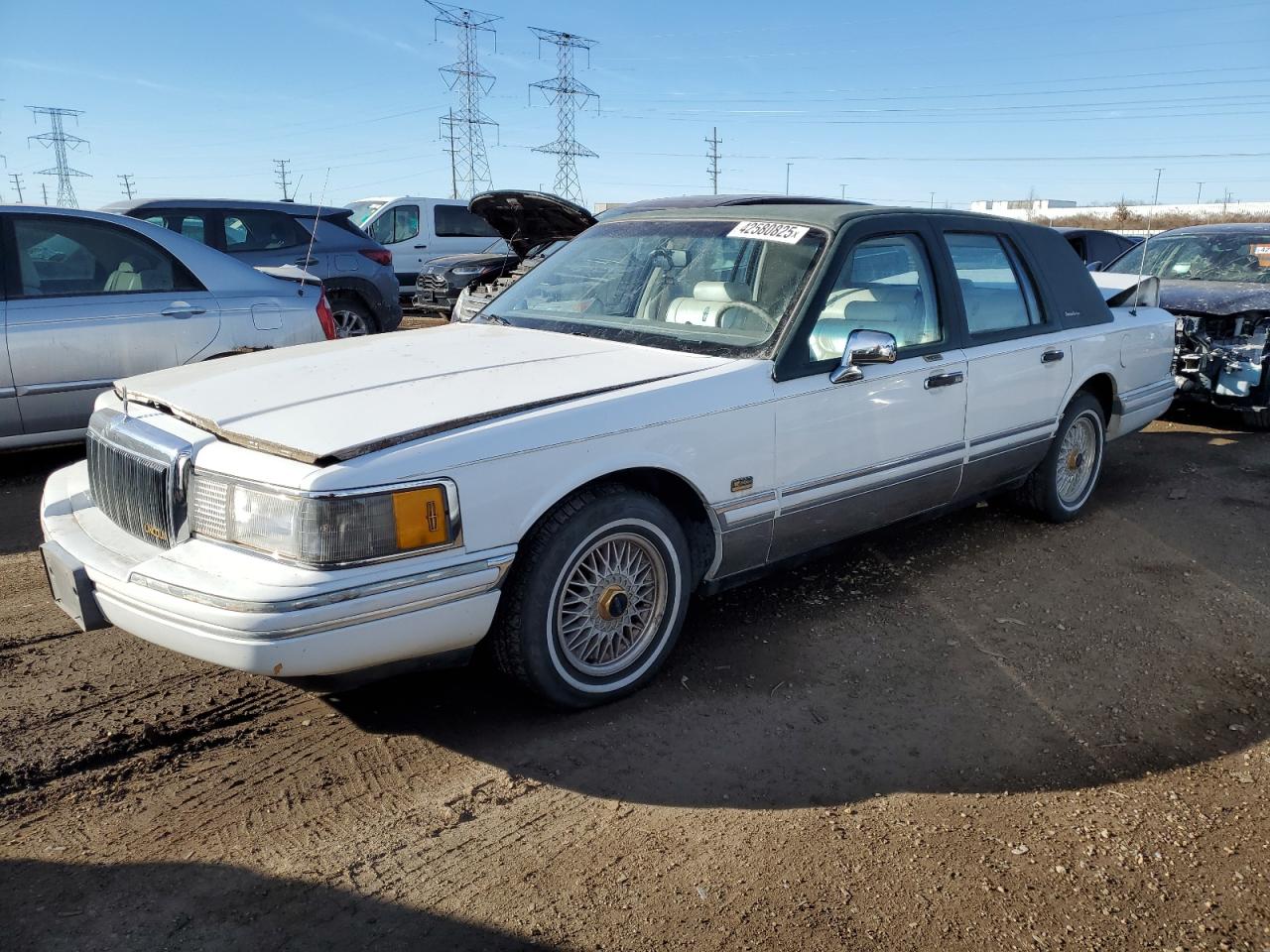  Salvage Lincoln Towncar