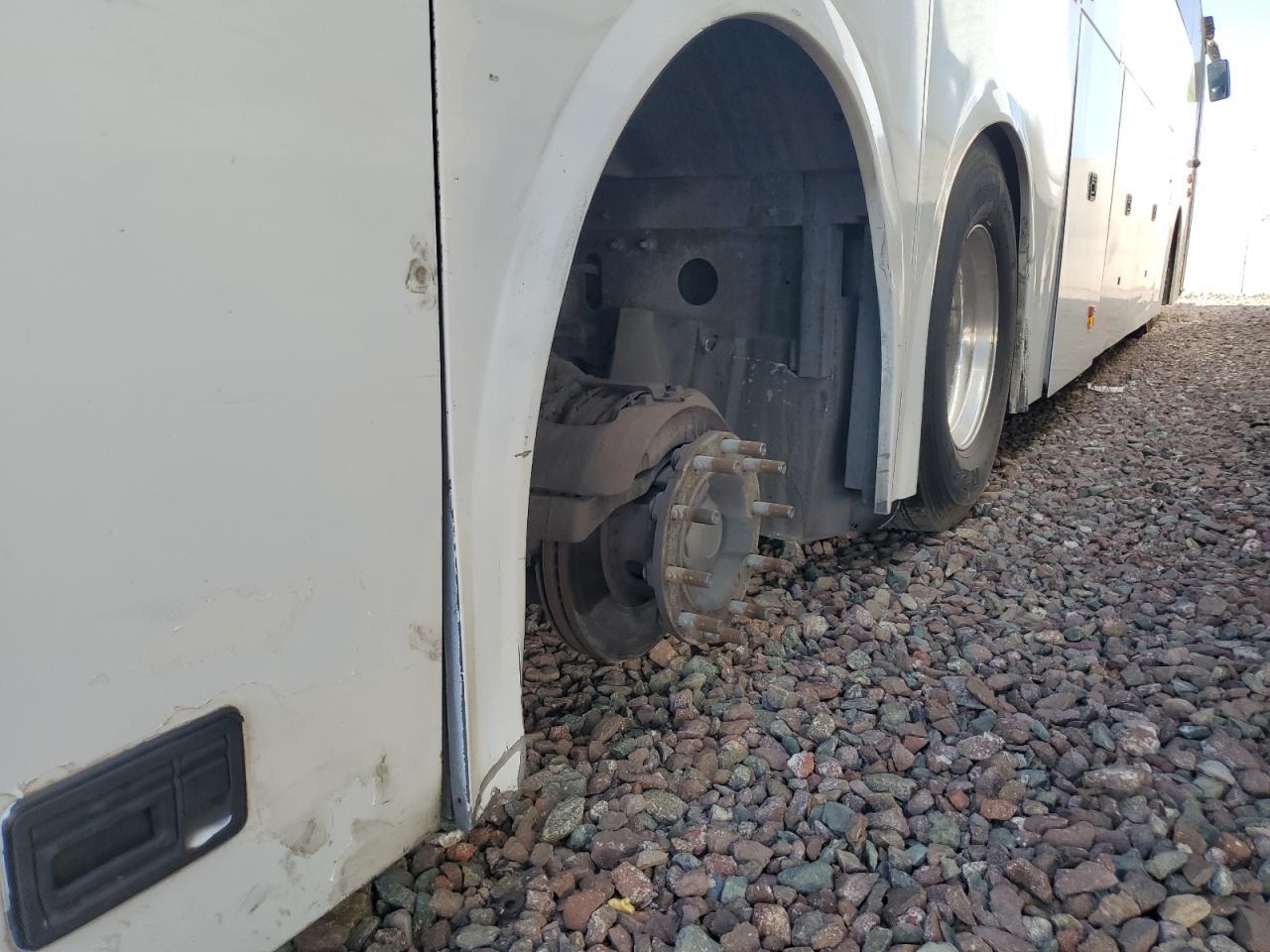 Lot #3052439866 2015 VOLVO 9700