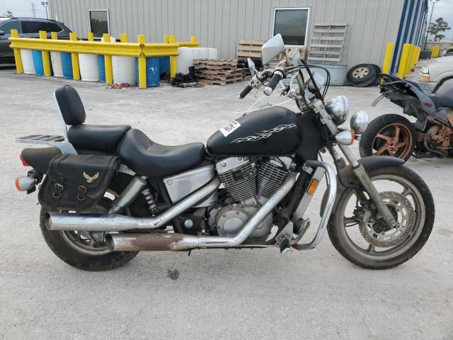 HONDA VT1100 C 2002 black road/str gas 1HFSC18022A602041 photo #1