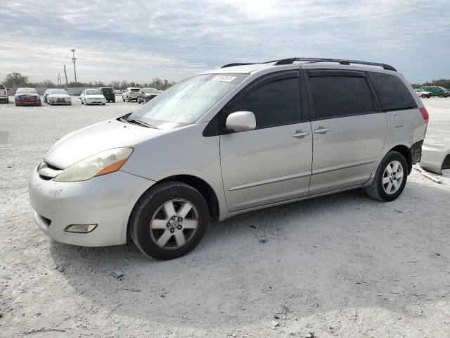 TOYOTA SIENNA XLE