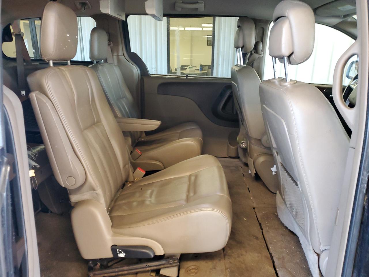 CHRYSLER TOWN & COUNTRY TOURING L