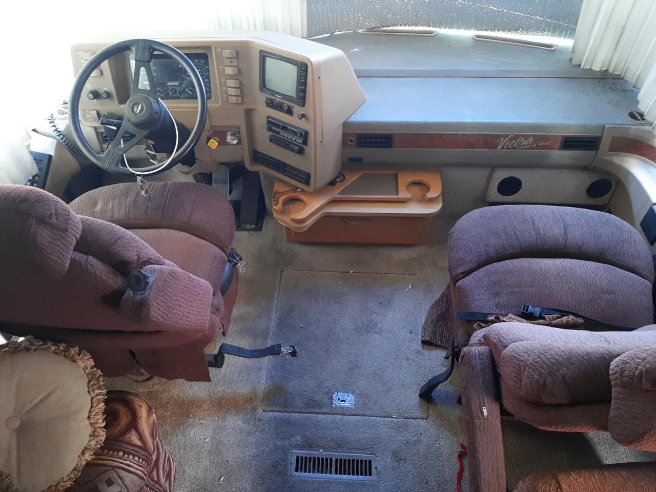 Lot #3239975494 1997 FREIGHTLINER CHASSIS X