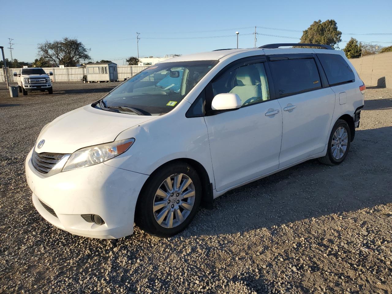  Salvage Toyota Sienna