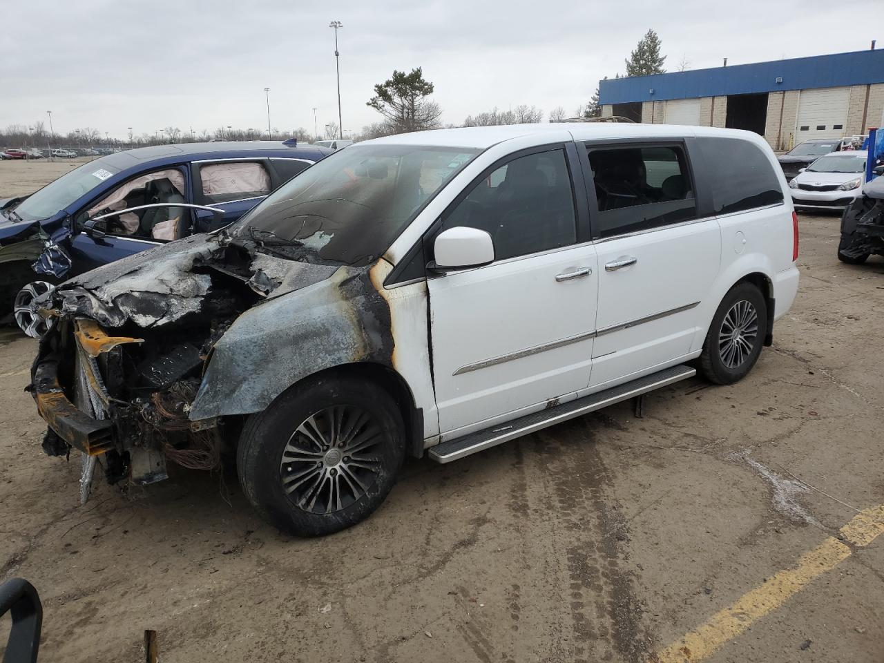 CHRYSLER TOWN & COUNTRY S