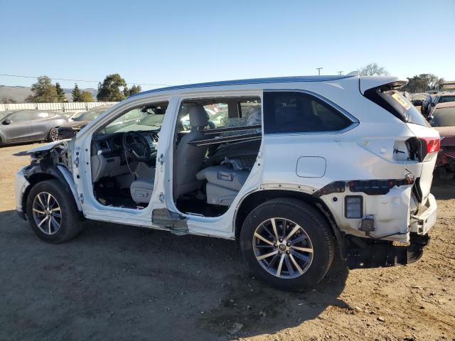 TOYOTA HIGHLANDER 2018 white  gas 5TDJZRFH3JS811382 photo #3