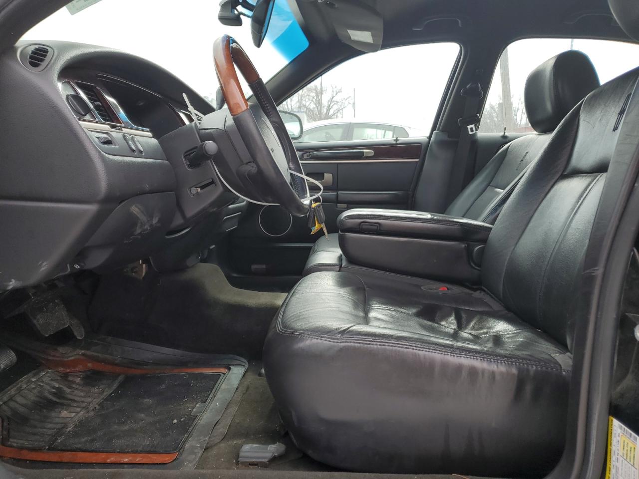 LINCOLN TOWN CAR SIGNATURE LIMITED